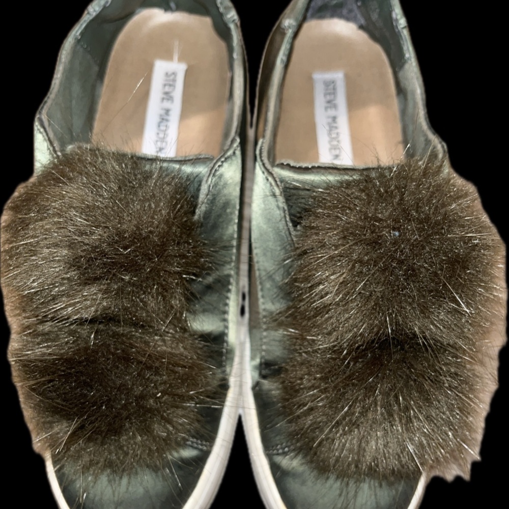 Steve Madden Breeze Casual Platform Sneakers Fuzzy Pompom Olive Size 8